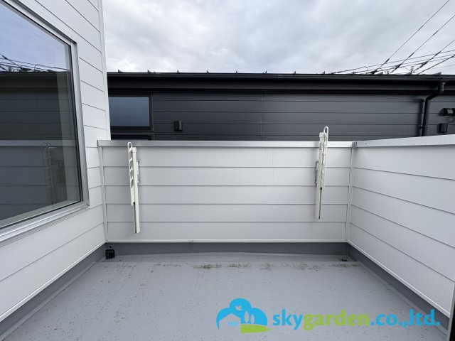 藤沢市大庭6期　新築戸建　全２棟A号棟のバルコニー