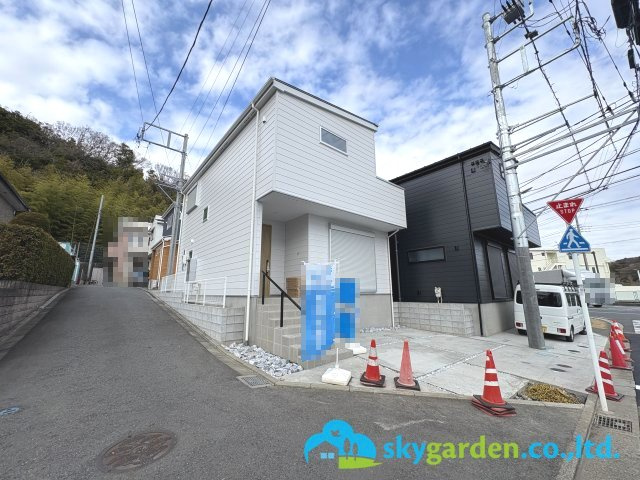 藤沢市大庭6期　新築戸建　全２棟A号棟の前面道路含む現地写真