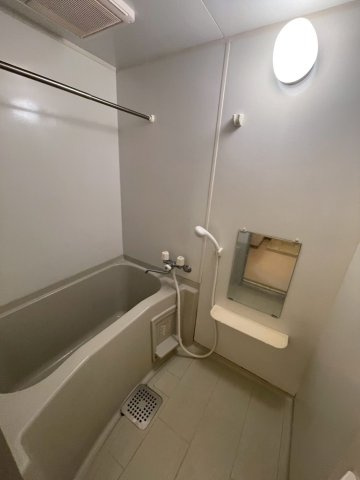 ユウメイトビルの浴室