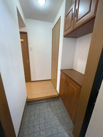 ユウメイトビルの玄関