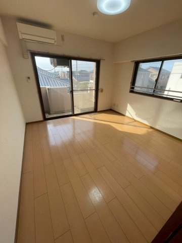 ユウメイトビルの居間・リビング