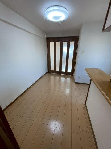 久留米市南４丁目の賃貸マンションの居間・リビング|107号室の写真となります