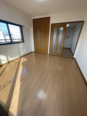 ユウメイトビルの洋室