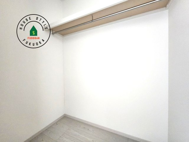 糟屋郡須恵町新原第7-1棟(1号棟）の収納|洋服や大きな荷物が多い方や人数の多いご家族などは、一般的なクローゼットよりもウォークインクローゼットのほうが使い勝手が良いです。