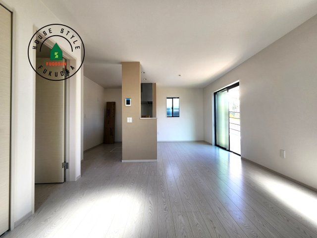 糟屋郡須恵町新原第7-1棟(1号棟）の居間・リビング|ご家族を近くに感じられる対面キッチンのLDK。会話もはずみそうですね。