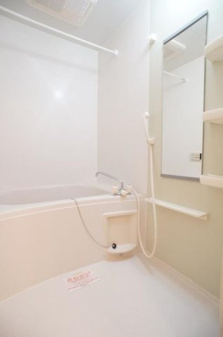 サン・プラシードＡの浴室