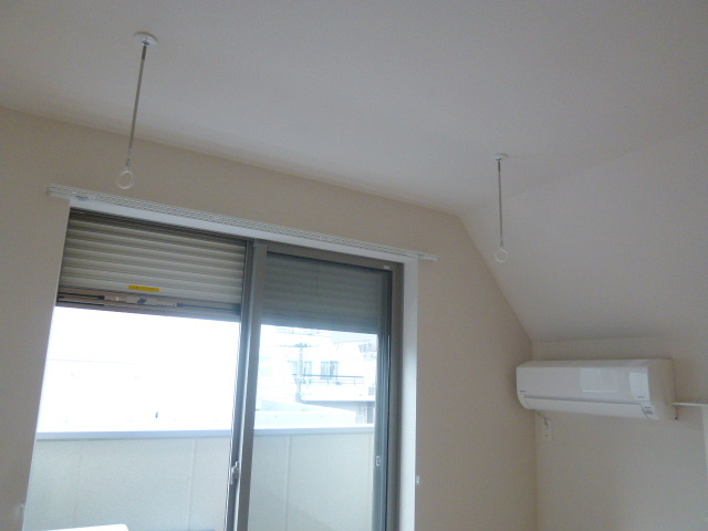 メゾンドスリジェのその他|★防犯シャッター　室内物干しフック★