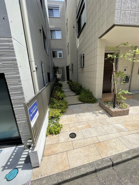 メゾンドスリジェのエントランス|★アプローチ★