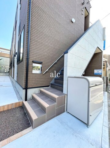 ネクステージ 鶯谷のエントランス