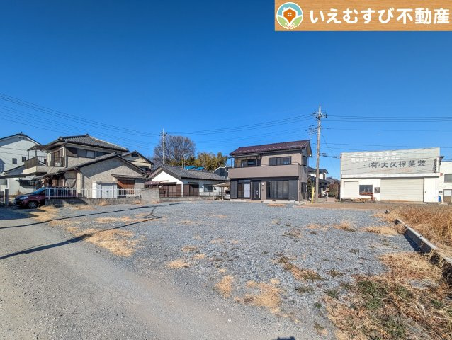 本庄市今井　中古戸建の庭|BBQや駐車スペースにも
お車が多い時には駐車スペースにも出来る砂利敷き。BBQやプールも楽しめそう♪