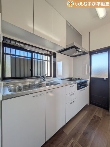 本庄市今井　中古戸建のキッチン|リフォーム済みのキッチン
綺麗なキッチンで快適なお料理タイム♪ぬくもりのある落ち着いた空間！