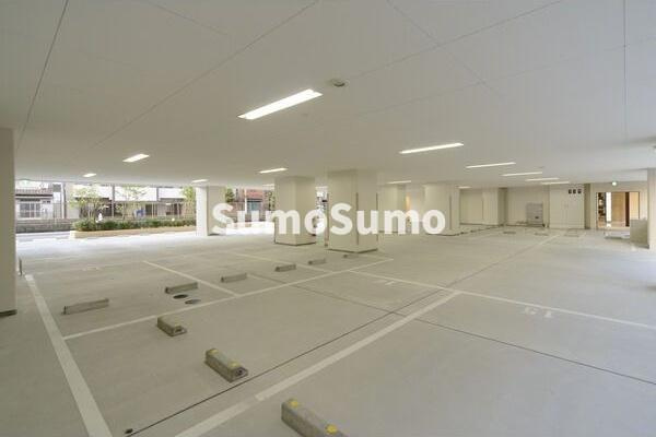 スプランディッド新大阪DUEの駐車場