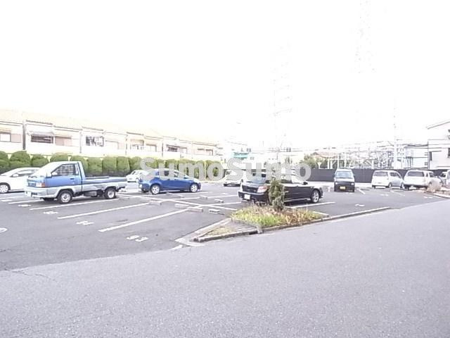 ビレッジハウス南清水タワー1号棟の駐車場