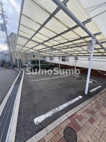 住吉川向コーポラスの駐車場|駐車スペースもあります