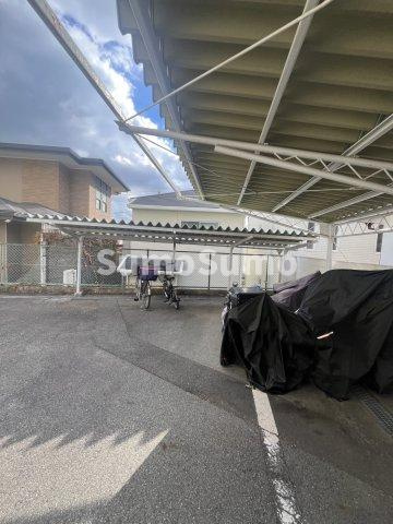 住吉川向コーポラスの駐車場|駐車場があります