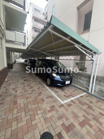 住吉川向コーポラスの駐車場|駐車場に車を止められます