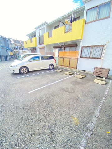 サンテメゾンの駐車場