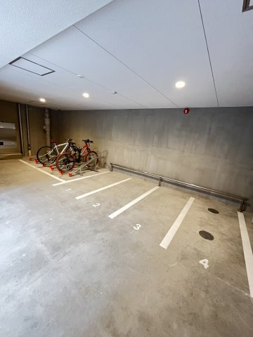 THE RESIDENCE Hの駐車場