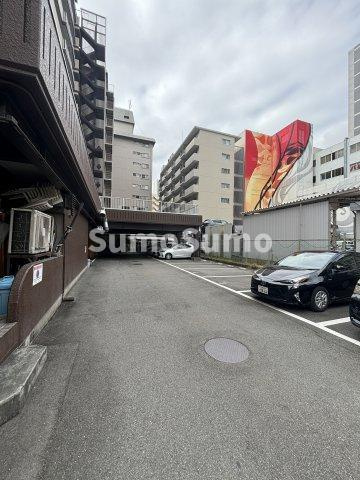 松籟マンションの駐車場