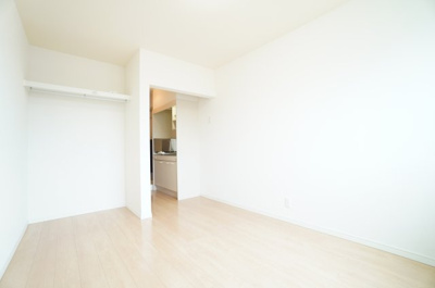 【洋室】 | グリーン都賀 | ※同物件・同タイプの写真です。