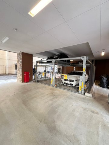 スプランディッド新大阪キャトルの駐車場