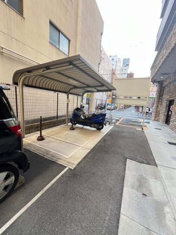 スプランディッド新大阪キャトルの駐車場