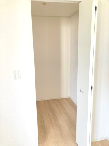 クレイドルガーデン高崎市箕郷町上芝第8　2号棟の収納|2階洋室１収納ウォークインクローゼットです