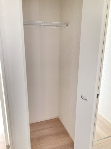 クレイドルガーデン高崎市箕郷町上芝第8　3号棟（平屋）の収納|ホールにも収納があります