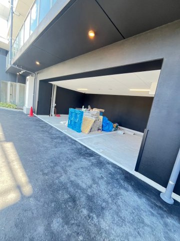 アドバンス江坂東デパールの駐車場