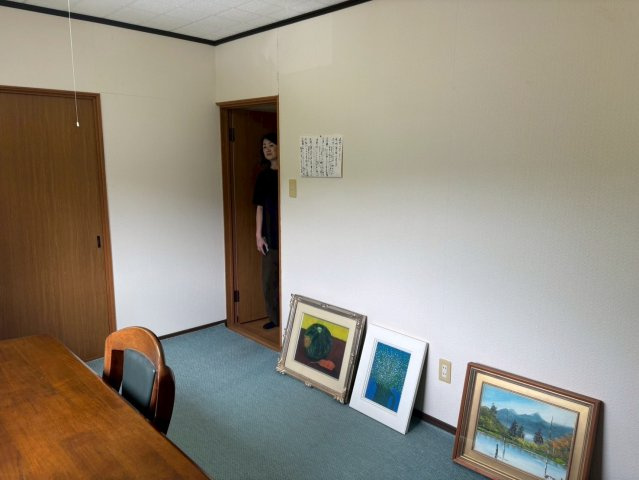 ＼自然の中でゆったり暮らす家／ 川湯駅前【中古住宅】の洋室|用途自在な洋室。プライベート空間も確保。