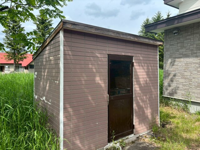 ＼自然の中でゆったり暮らす家／ 川湯駅前【中古住宅】の設備|庭に物置あり、収納も安心です。