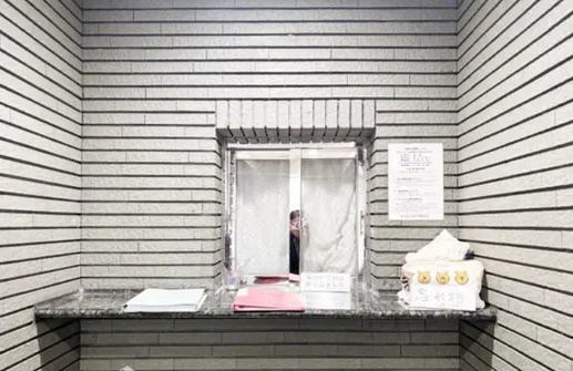 ビューリッシュ港北ニュータウンアジュリーヌのロビー|管理人さん日勤です。