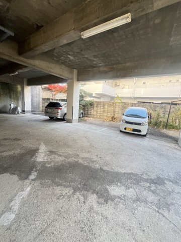 住吉リバーサイドマンションの駐車場
