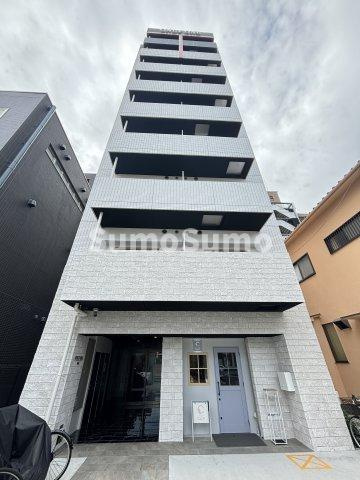 ONLY ONE江坂の外観