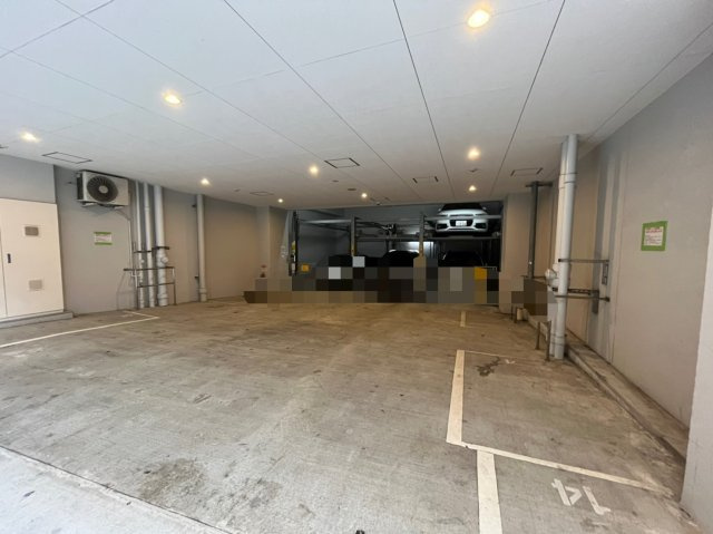 クリスタルエグゼ日本橋の駐車場