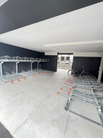 セレニテ新大阪ミラク壱番館の駐車場