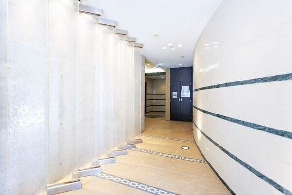 SERENiTE新大阪のロビー