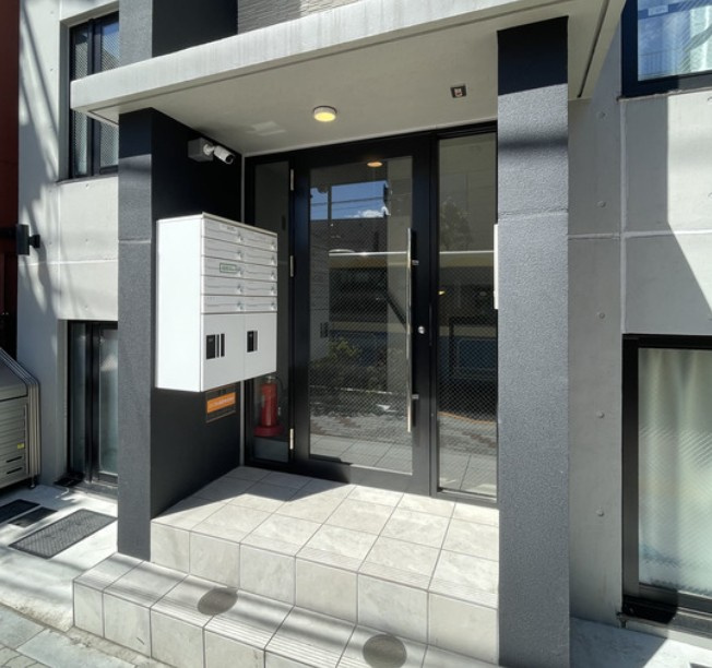 プランドール浅草のエントランス