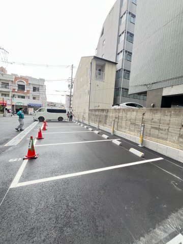 セレニテ東三国ミラクの駐車場