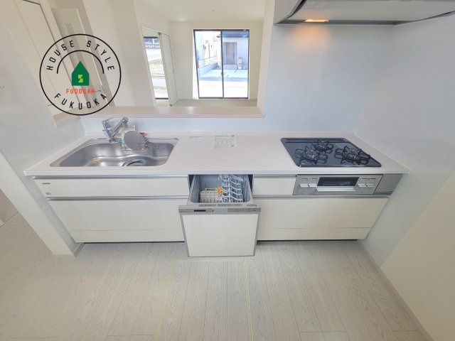 福岡市早良区内野5丁目第2-1棟（1号棟）の内観：施工例|キッチン。グリル・食器洗い乾燥機・浄水器も完備。