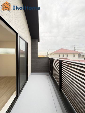 明石市大久保町山手台1丁目　全2区画2号棟　新築戸建　のバルコニー|◆同社施工例◆年中無休：当日予約可●南向きバルコニー。屋根は８～万円バルコニー設置できます。