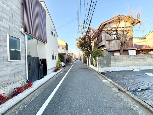 杉並区和泉4丁目　建築条件無し売地　残4区画の前面道路含む現地写真|現地写真

現地ご見学希望・資料請求などお気軽にお問い合わせ下さい！
03-5990-5201