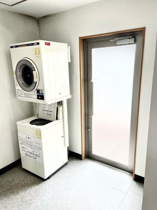 共用のコインランドリー付き