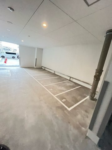セレニテ東三国ミラクの駐車場