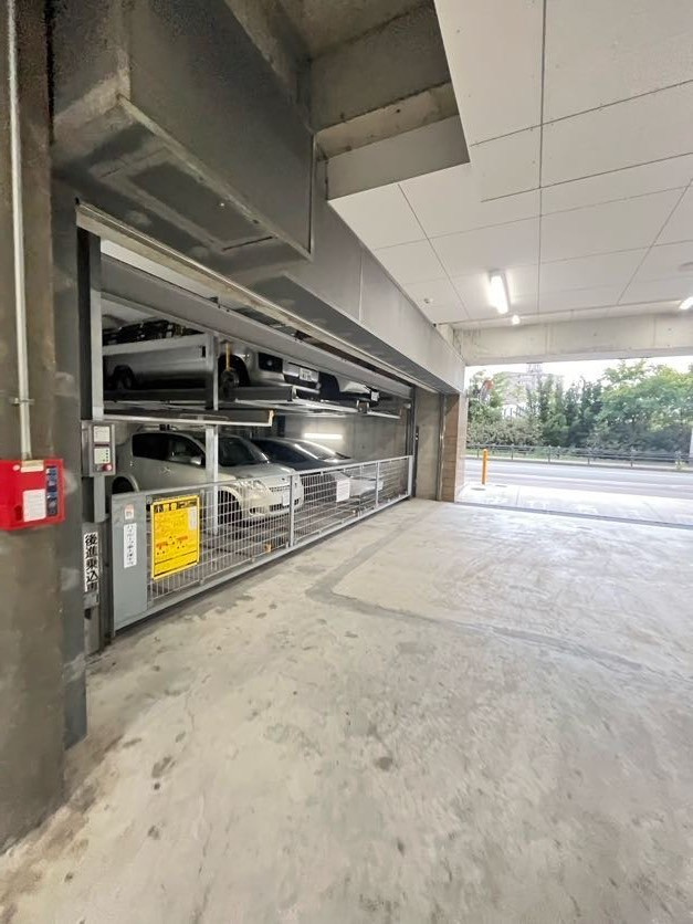 セレニテ新大阪弐番館の駐車場