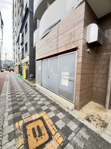 セレニテ新大阪弐番館の駐車場