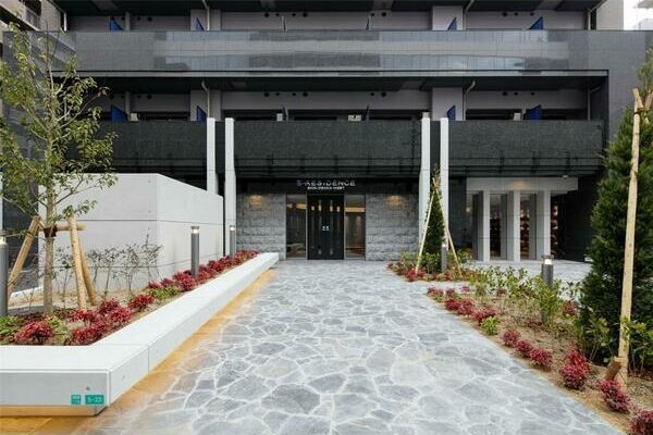 S-RESIDENCE新大阪WESTのエントランス