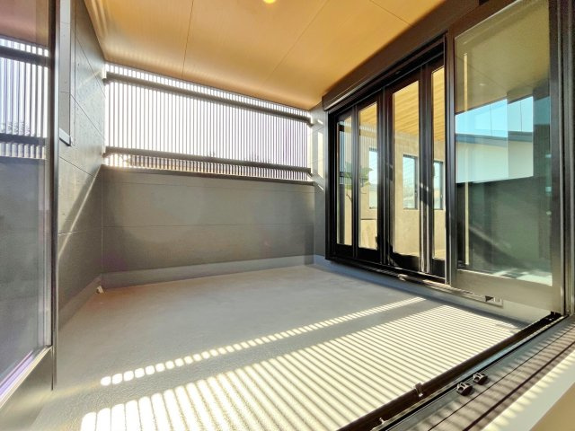 東村山市萩山町1丁目 限定1棟のバルコニー|リビングから動線がつながる開放感あふれるバルコニー
リビングの延長スペースは多目的にお使い頂けます