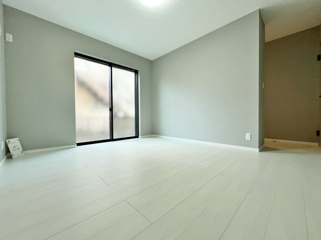 東村山市萩山町1丁目 限定1棟の洋室|1階7.7帖洋室
主寝室にもピッタリな広々とした居室です
