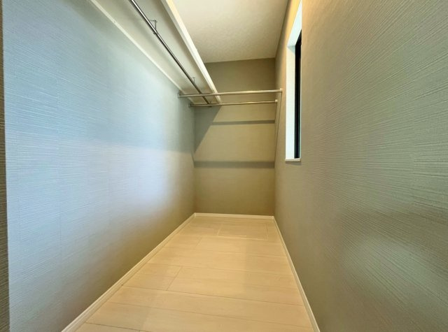 東村山市萩山町1丁目 限定1棟の収納|1階7.7帖洋室　WIC
約2.2帖の大型WIC付きです
衣類の他にもたっぷり収納可能です